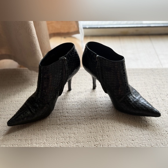 YSL Saint Laurent Black Crocodile Embossed Ankle Boots Side Zip Pointy Toe 37.5 - Picture 10 of 14